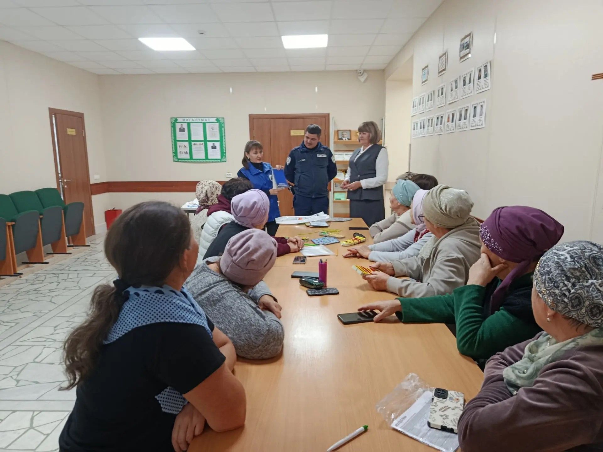 Өлкәннәр юл хәрәкәте кагыйдәләре турындагы белемнәрен ныгыттылар