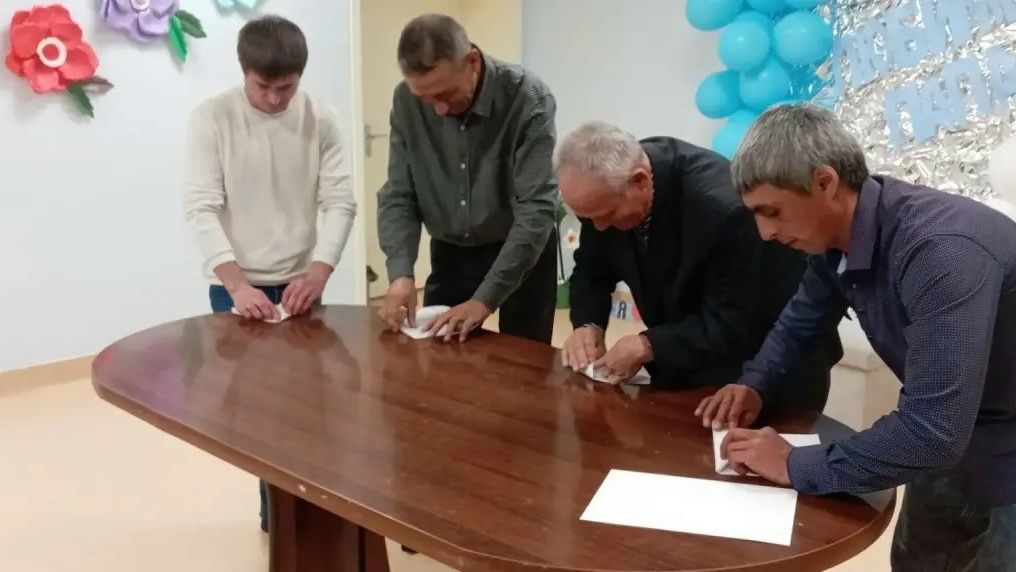 «Тургай» социаль приютында тәрбияләнүчеләр әтиләренә бәйрәм ясаган
