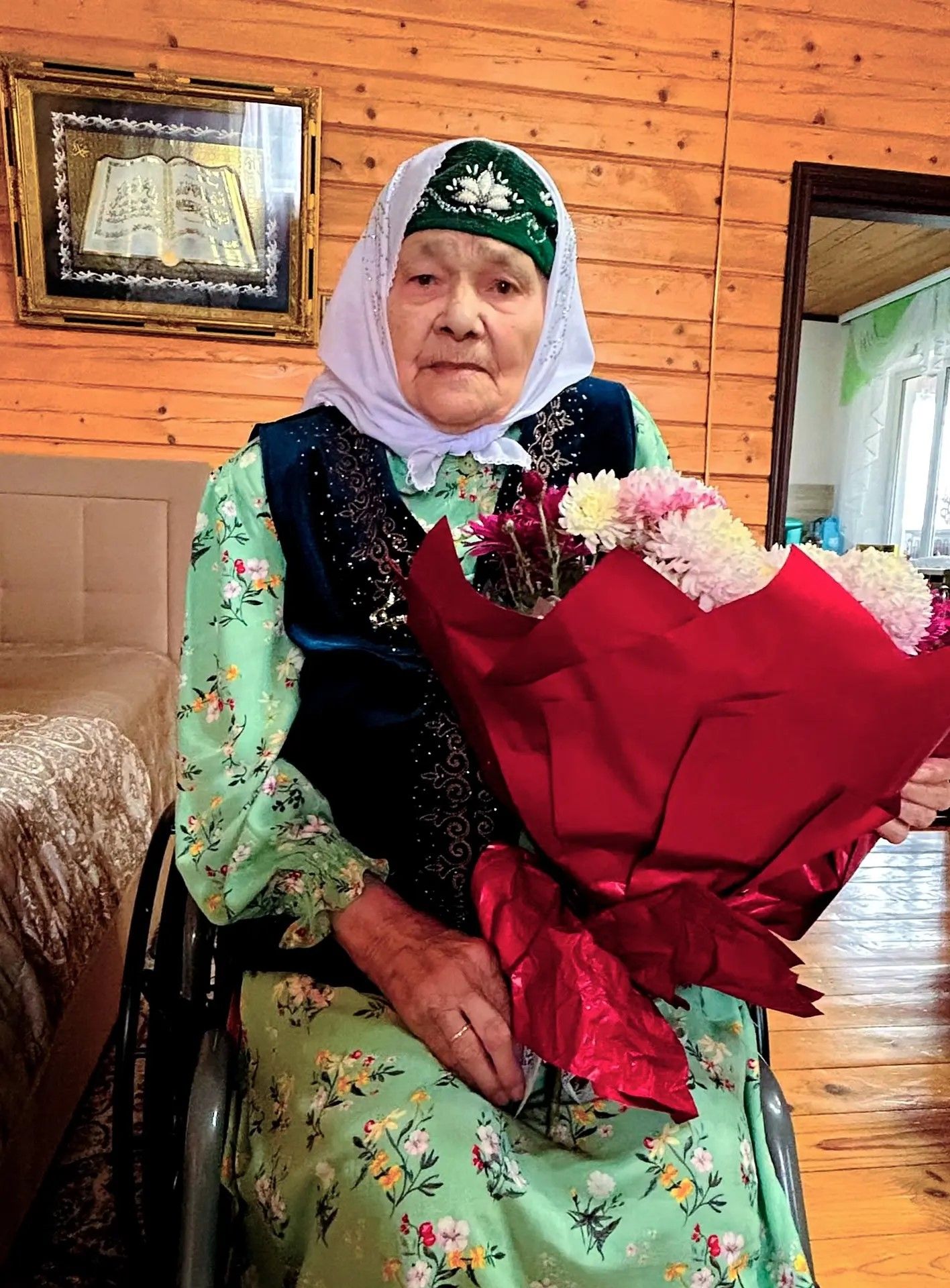 Саба районында 100 яшьлек юбилярларга һәм 71 ел бергә яшәүче парга хөрмәт күрсәттеләр