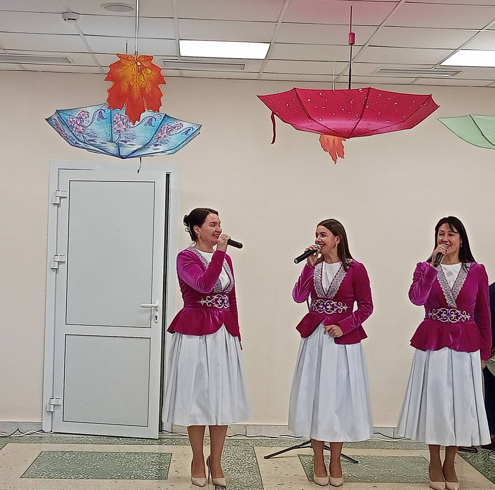 Җыр-моңга төрелгән бәйрәм: Кукмара артистлары Лесхоз өлкәннәрен сөендерде