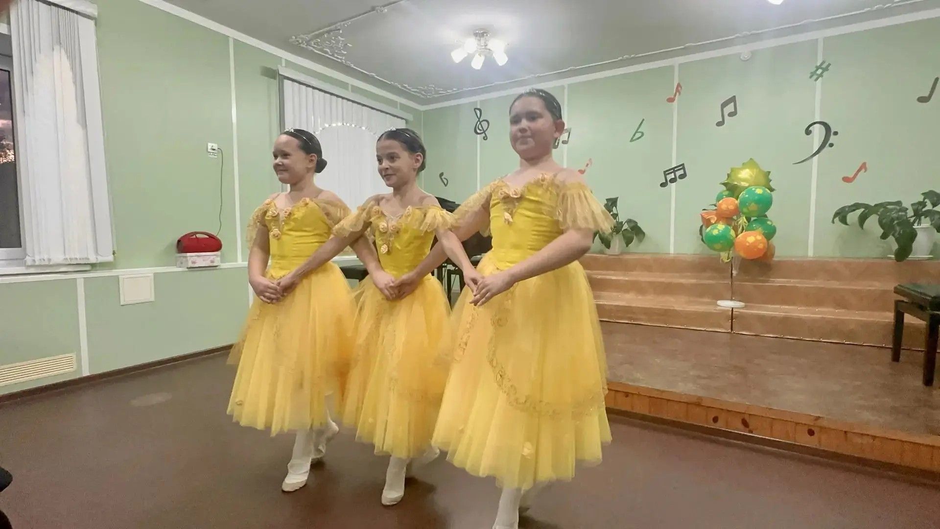 Саба балалар сәнгать  мәктәбе укучылары өлкәннәргә концерт куйды