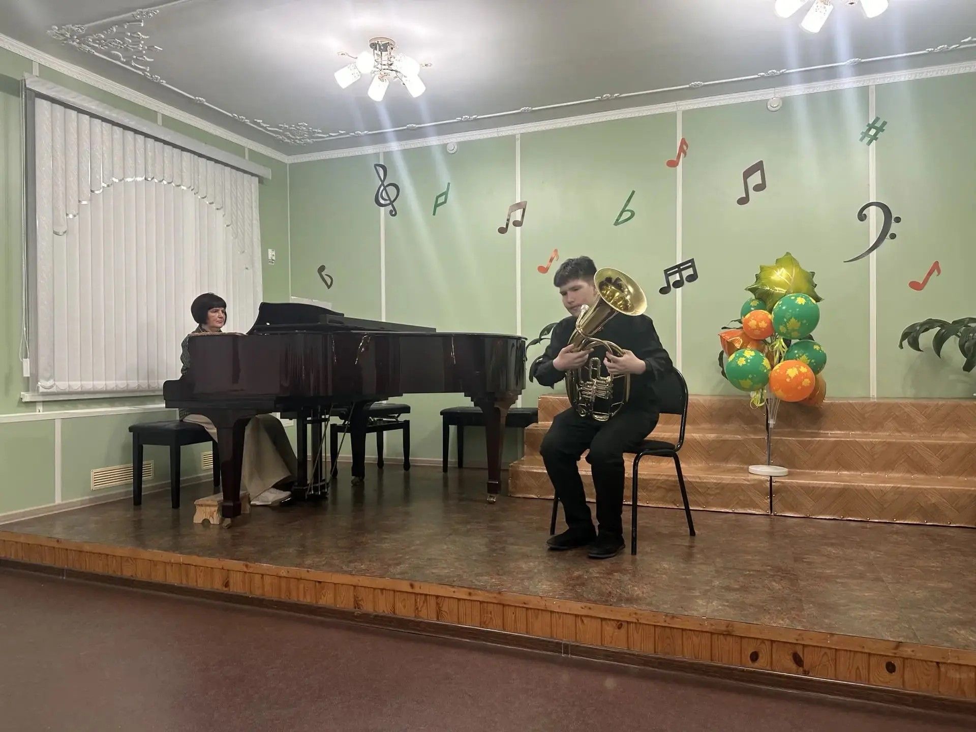Саба балалар сәнгать  мәктәбе укучылары өлкәннәргә концерт куйды