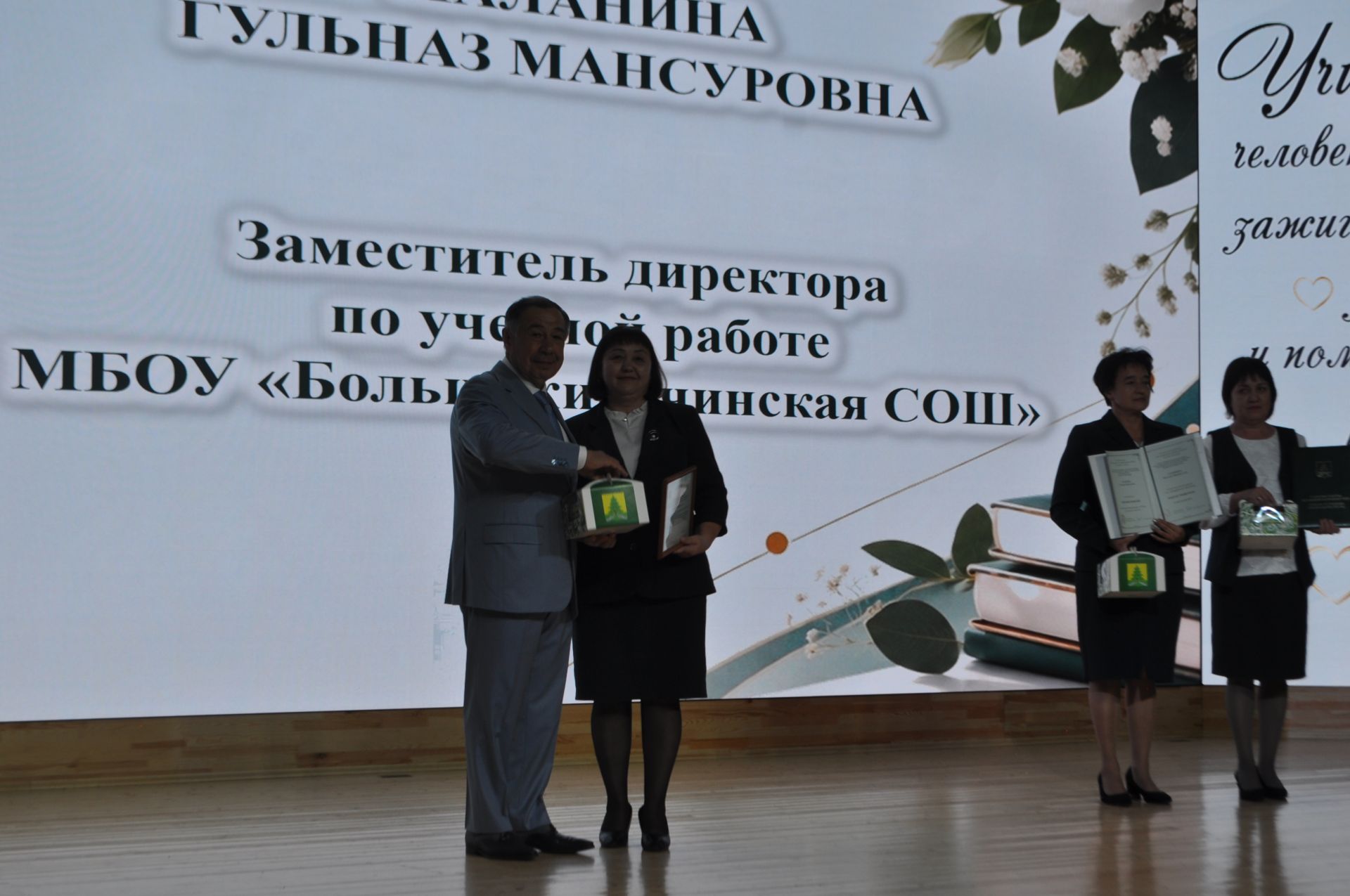 Рәис Миңнеханов: “Сез – киләчәгебезгә нигез салучылар”
