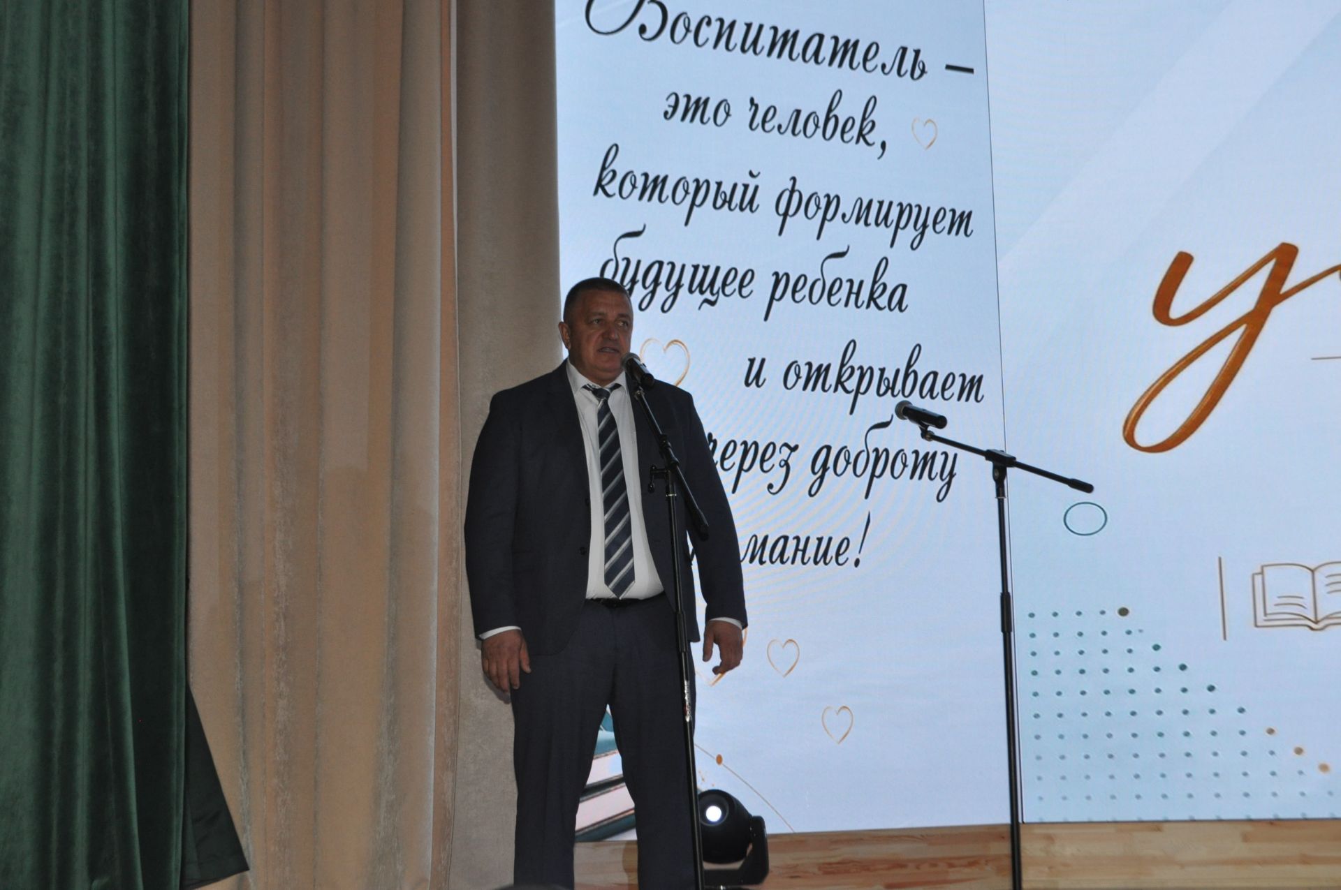 Рәис Миңнеханов: “Сез – киләчәгебезгә нигез салучылар”