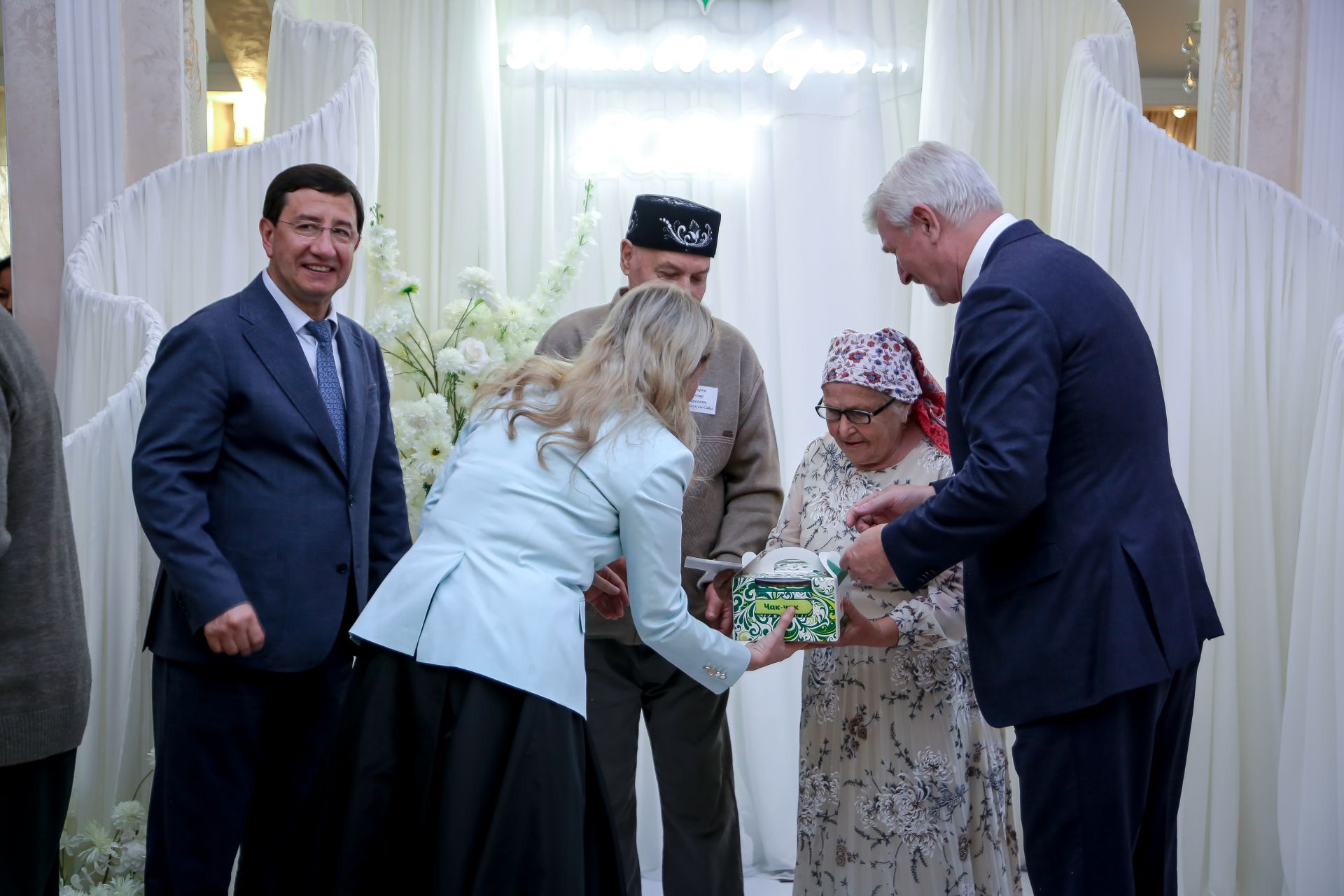 Чәчләр чаларган,  әмма мәхәббәт сүнмәгән....