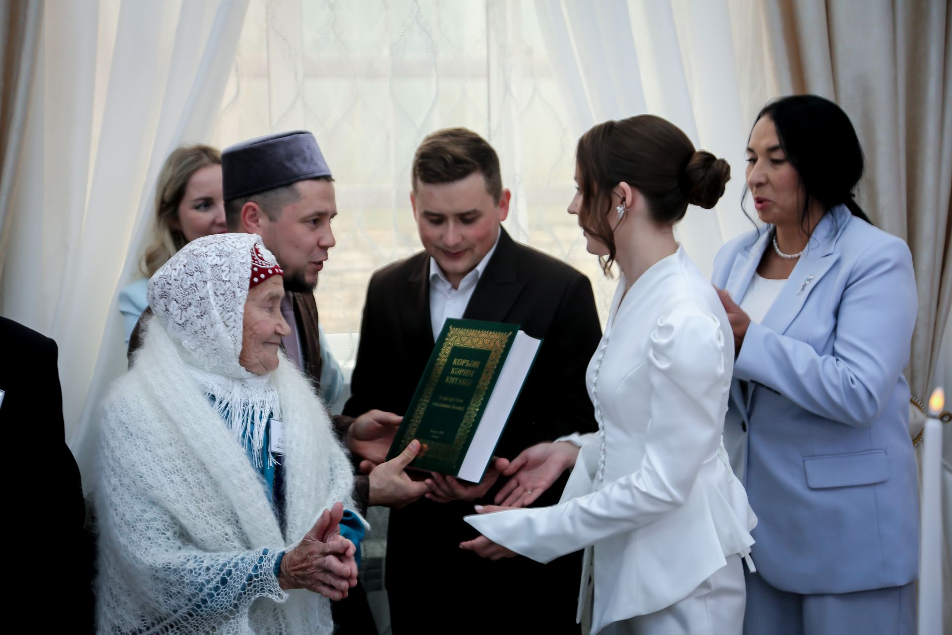 Чәчләр чаларган,  әмма мәхәббәт сүнмәгән....