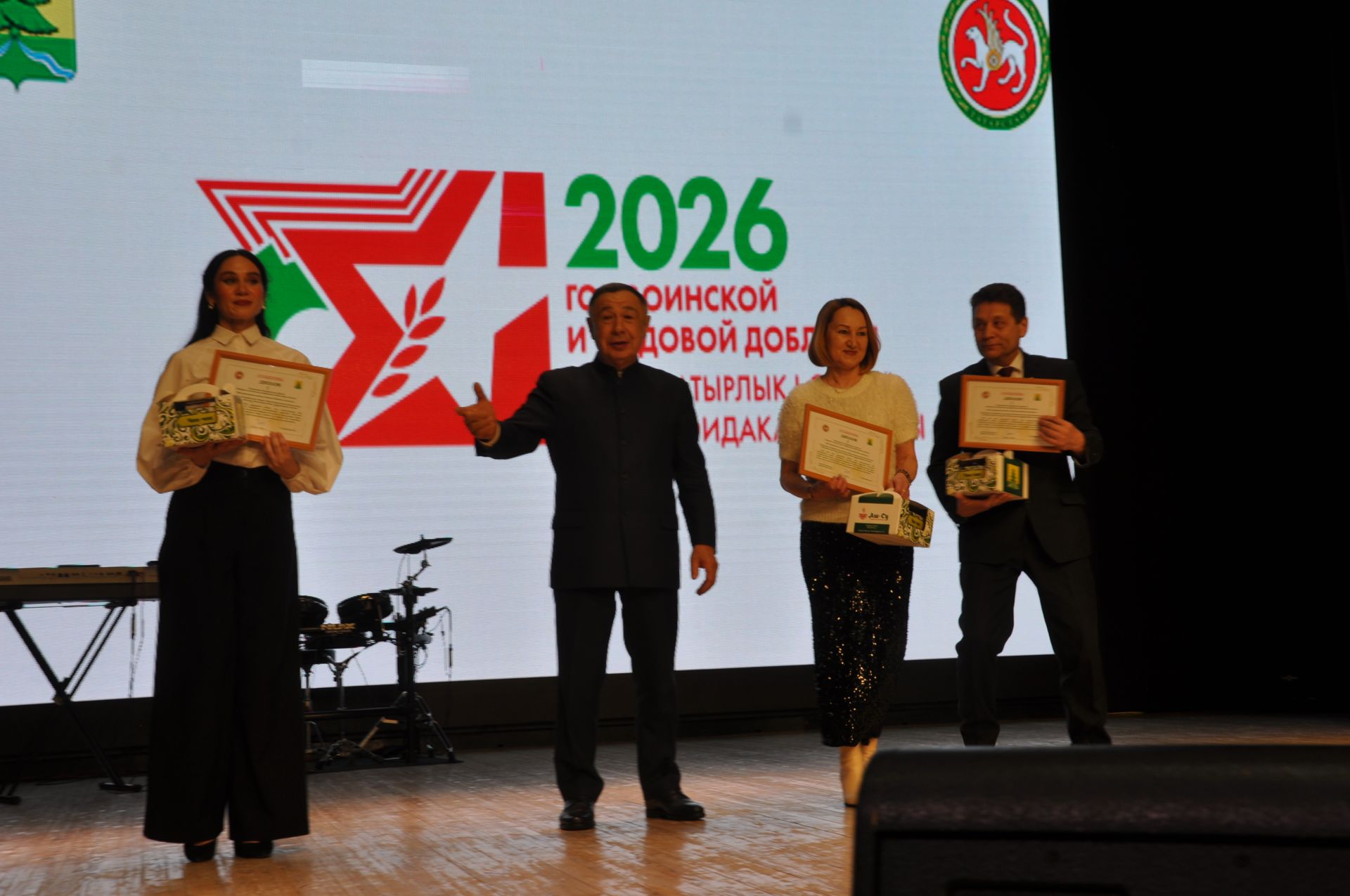Район мәдәният йортында Җиңүнең 80 еллыгына багышланган иҗат фестиваленә йомгак ясадылар (фоторепортаж)