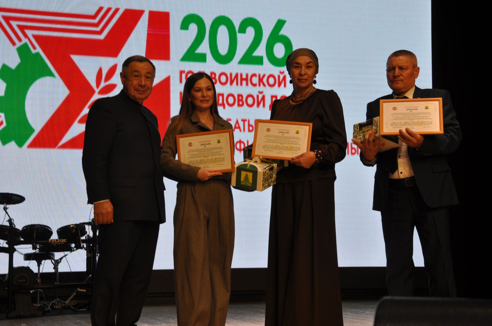 Район мәдәният йортында Җиңүнең 80 еллыгына багышланган иҗат фестиваленә йомгак ясадылар (фоторепортаж)