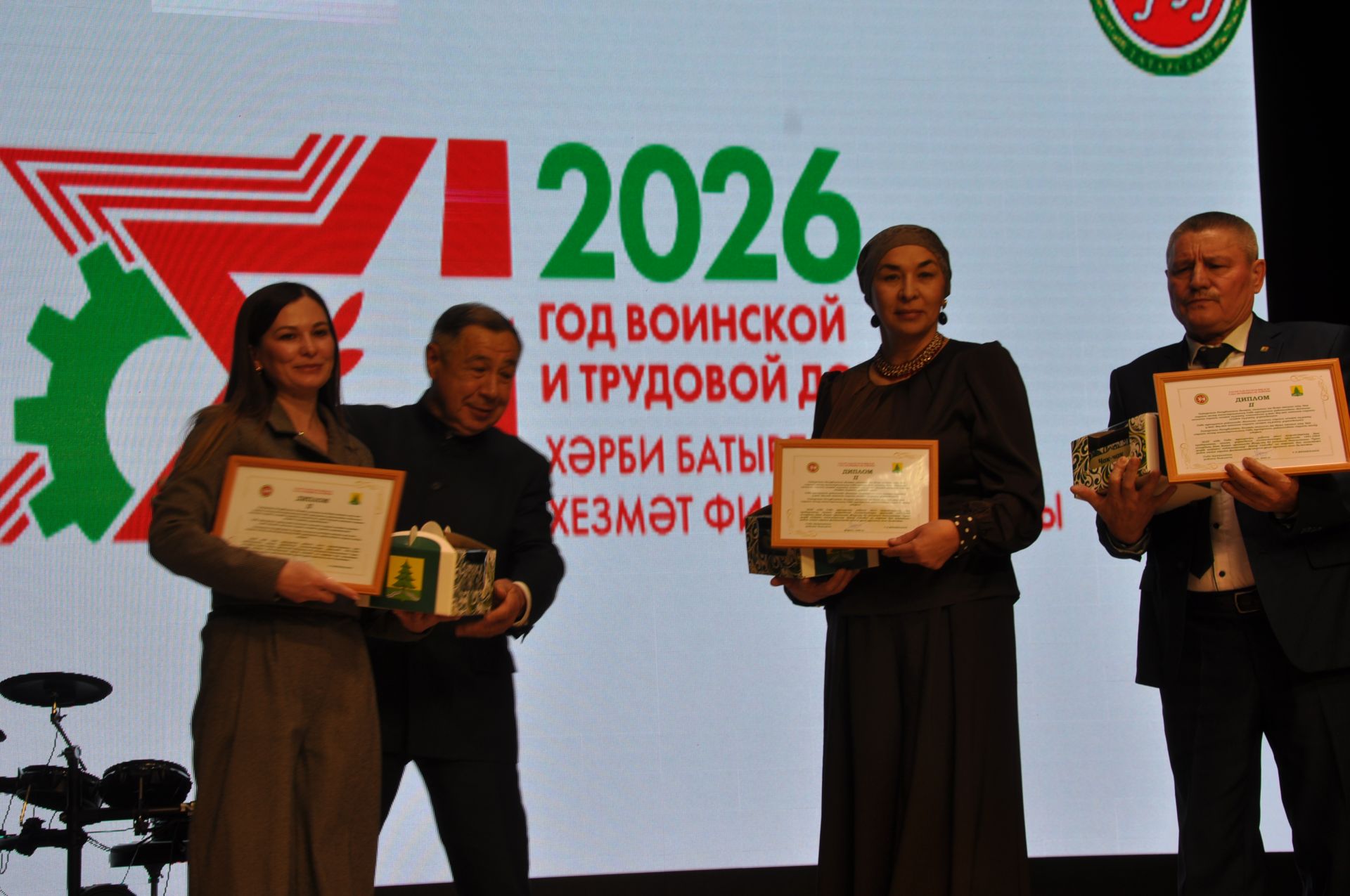 Район мәдәният йортында Җиңүнең 80 еллыгына багышланган иҗат фестиваленә йомгак ясадылар (фоторепортаж)