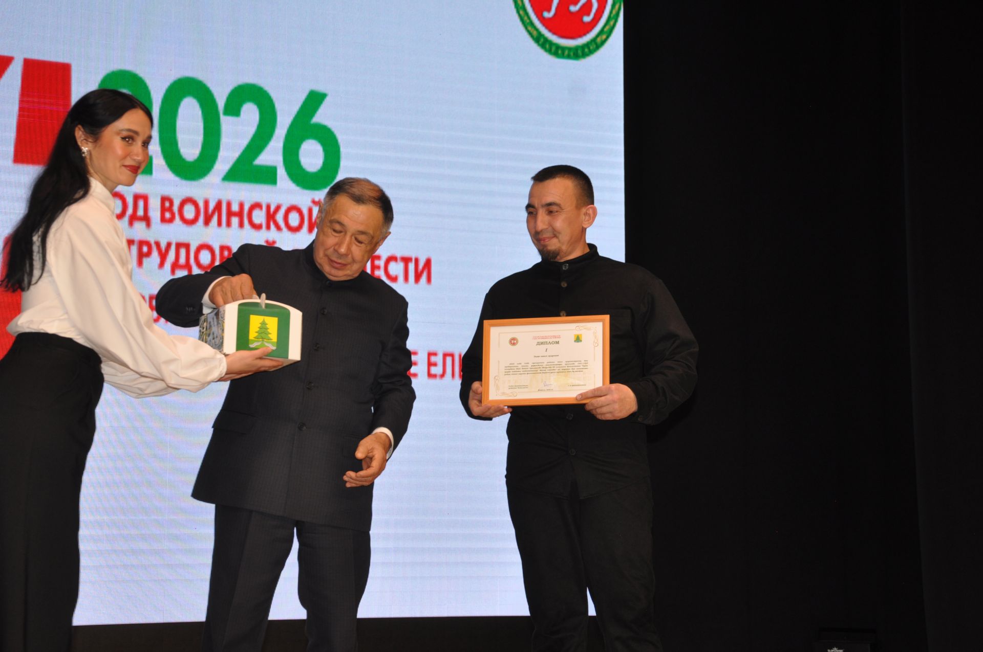 Район мәдәният йортында Җиңүнең 80 еллыгына багышланган иҗат фестиваленә йомгак ясадылар (фоторепортаж)