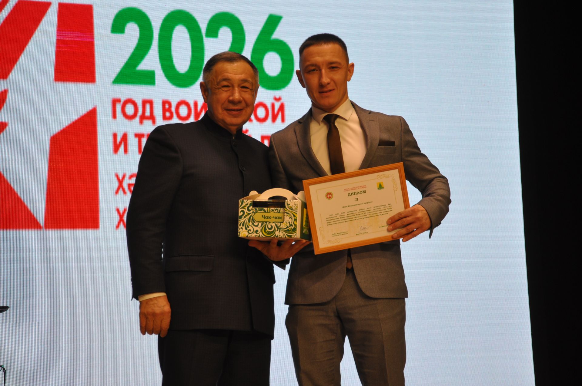 Район мәдәният йортында Җиңүнең 80 еллыгына багышланган иҗат фестиваленә йомгак ясадылар (фоторепортаж)