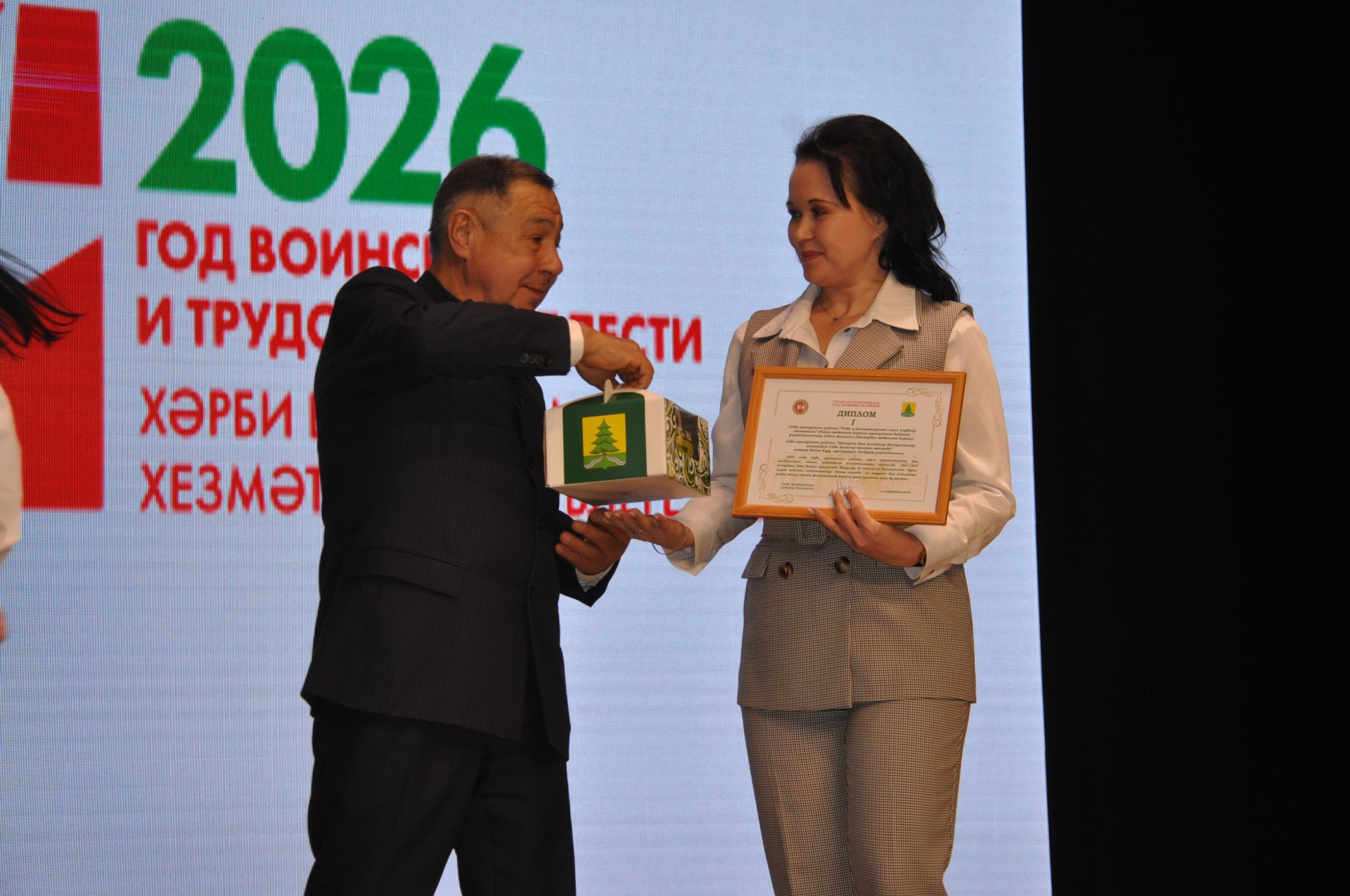 Район мәдәният йортында Җиңүнең 80 еллыгына багышланган иҗат фестиваленә йомгак ясадылар (фоторепортаж)