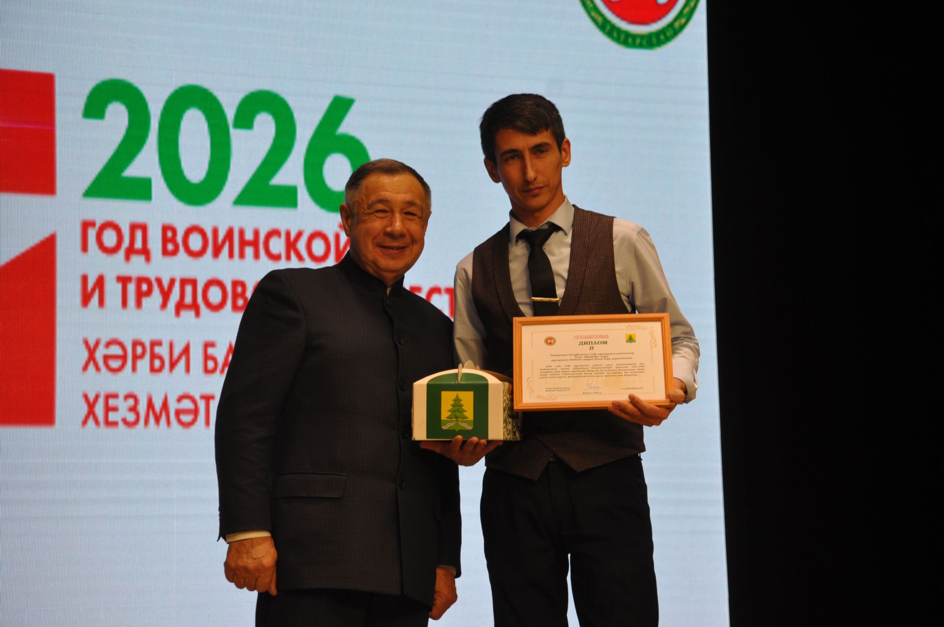 Район мәдәният йортында Җиңүнең 80 еллыгына багышланган иҗат фестиваленә йомгак ясадылар (фоторепортаж)