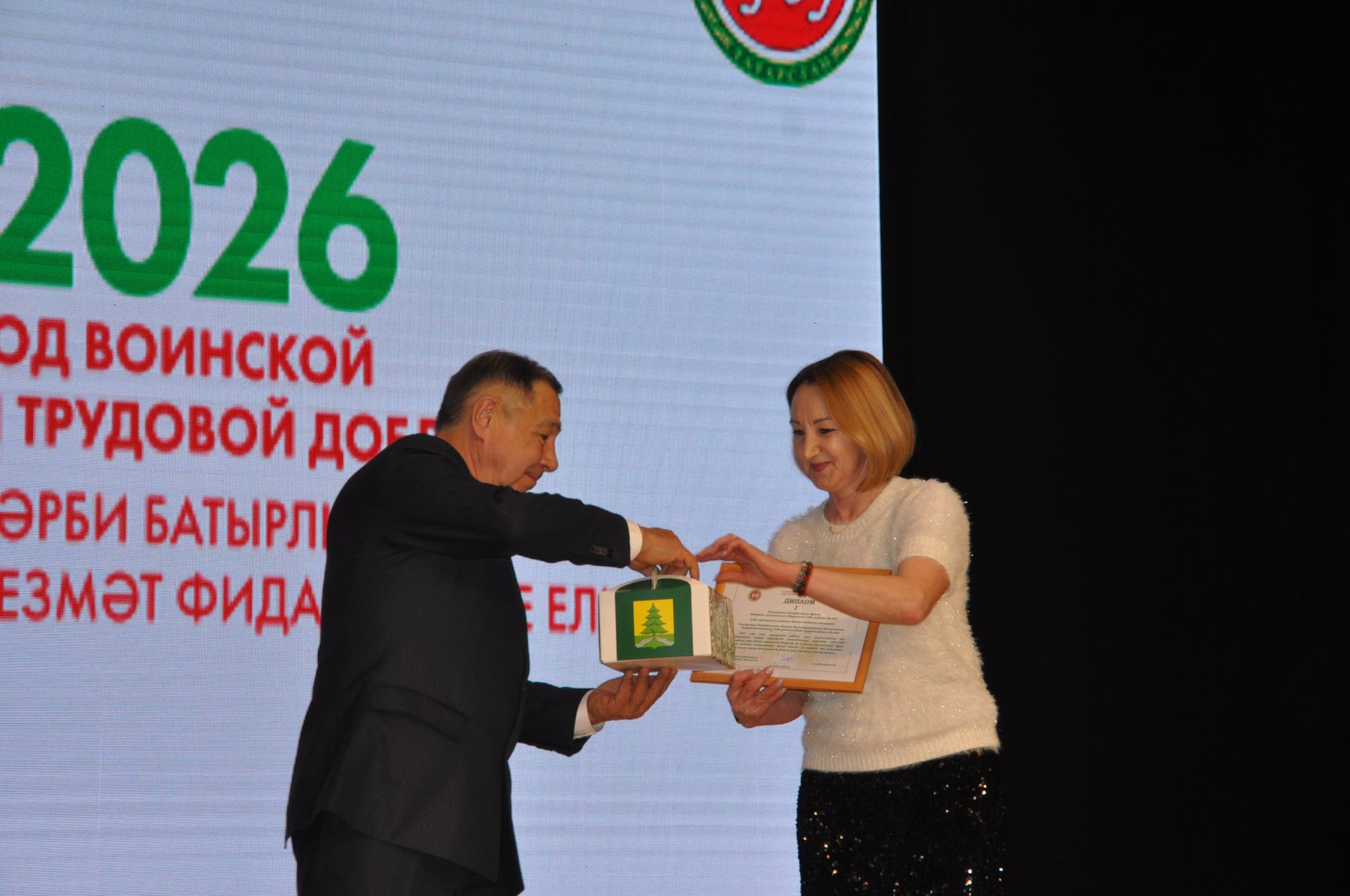Район мәдәният йортында Җиңүнең 80 еллыгына багышланган иҗат фестиваленә йомгак ясадылар (фоторепортаж)