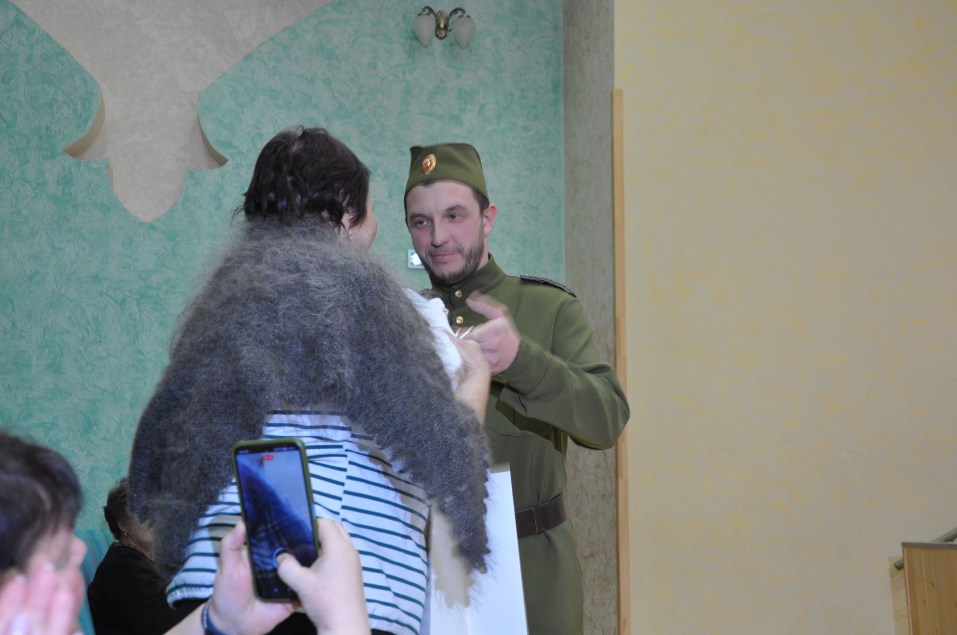 Район мәдәният йортында Җиңүнең 80 еллыгына багышланган иҗат фестиваленә йомгак ясадылар (фоторепортаж)