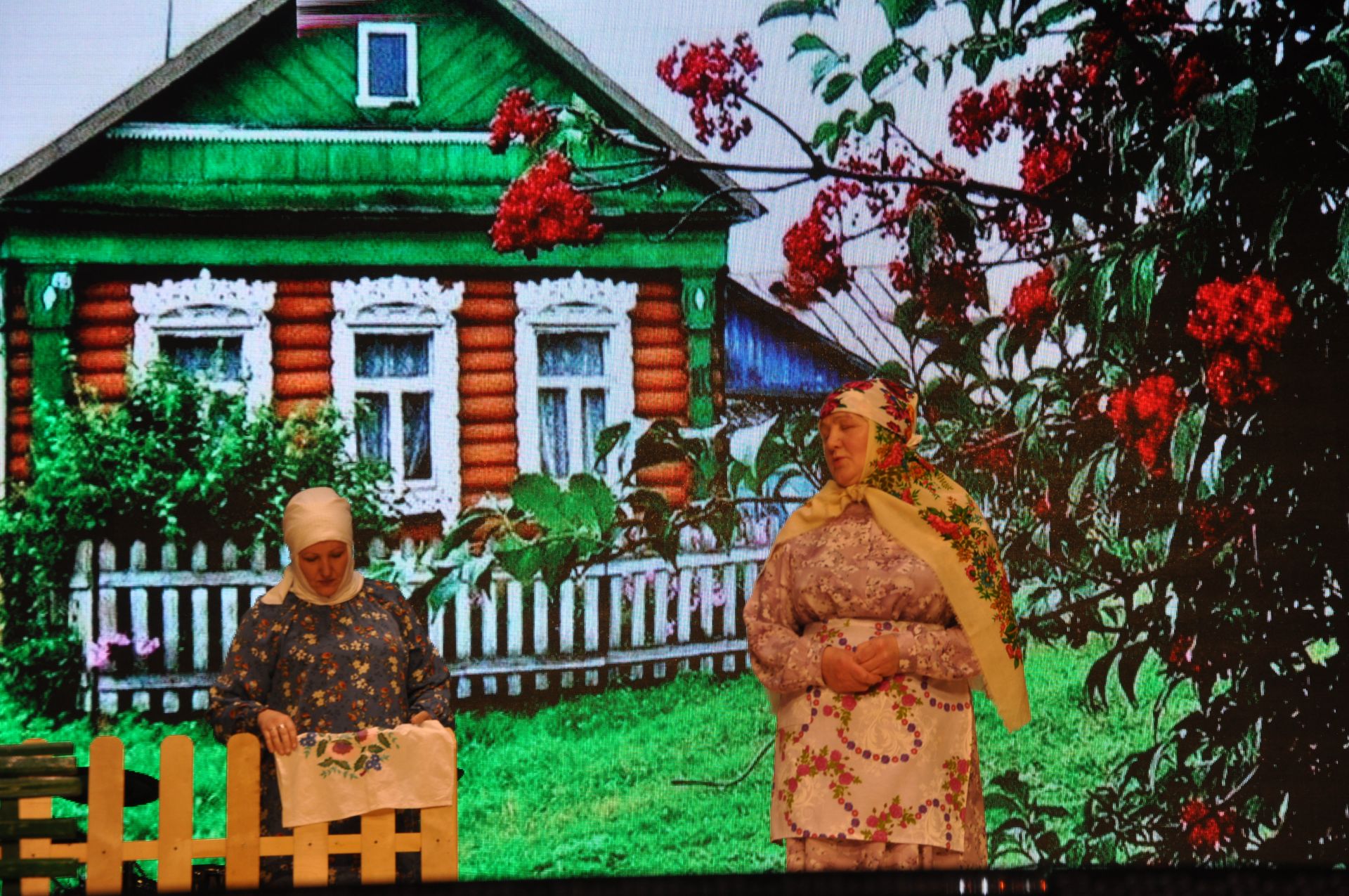 Район мәдәният йортында Җиңүнең 80 еллыгына багышланган иҗат фестиваленә йомгак ясадылар (фоторепортаж)