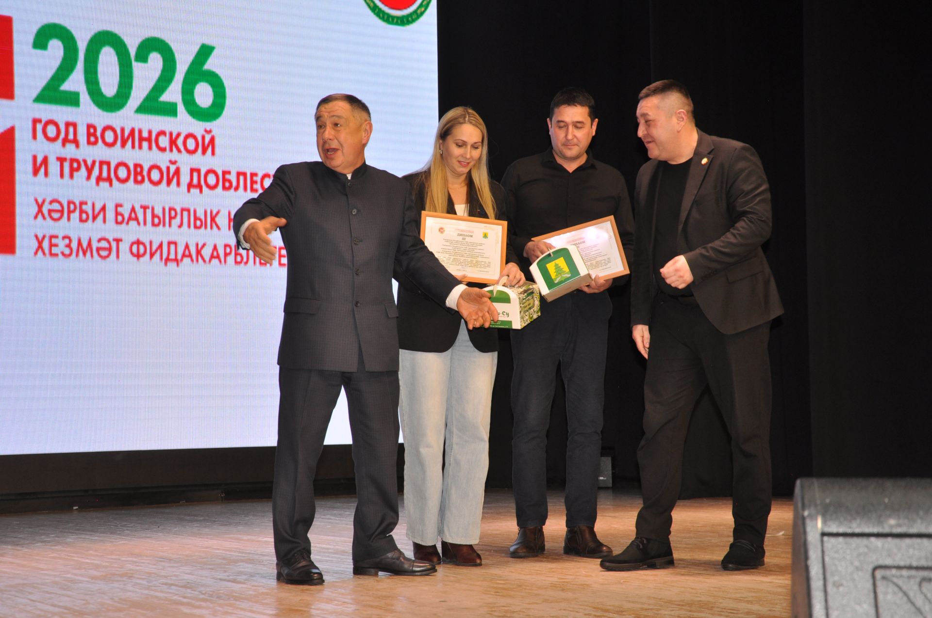 Район мәдәният йортында Җиңүнең 80 еллыгына багышланган иҗат фестиваленә йомгак ясадылар (фоторепортаж)