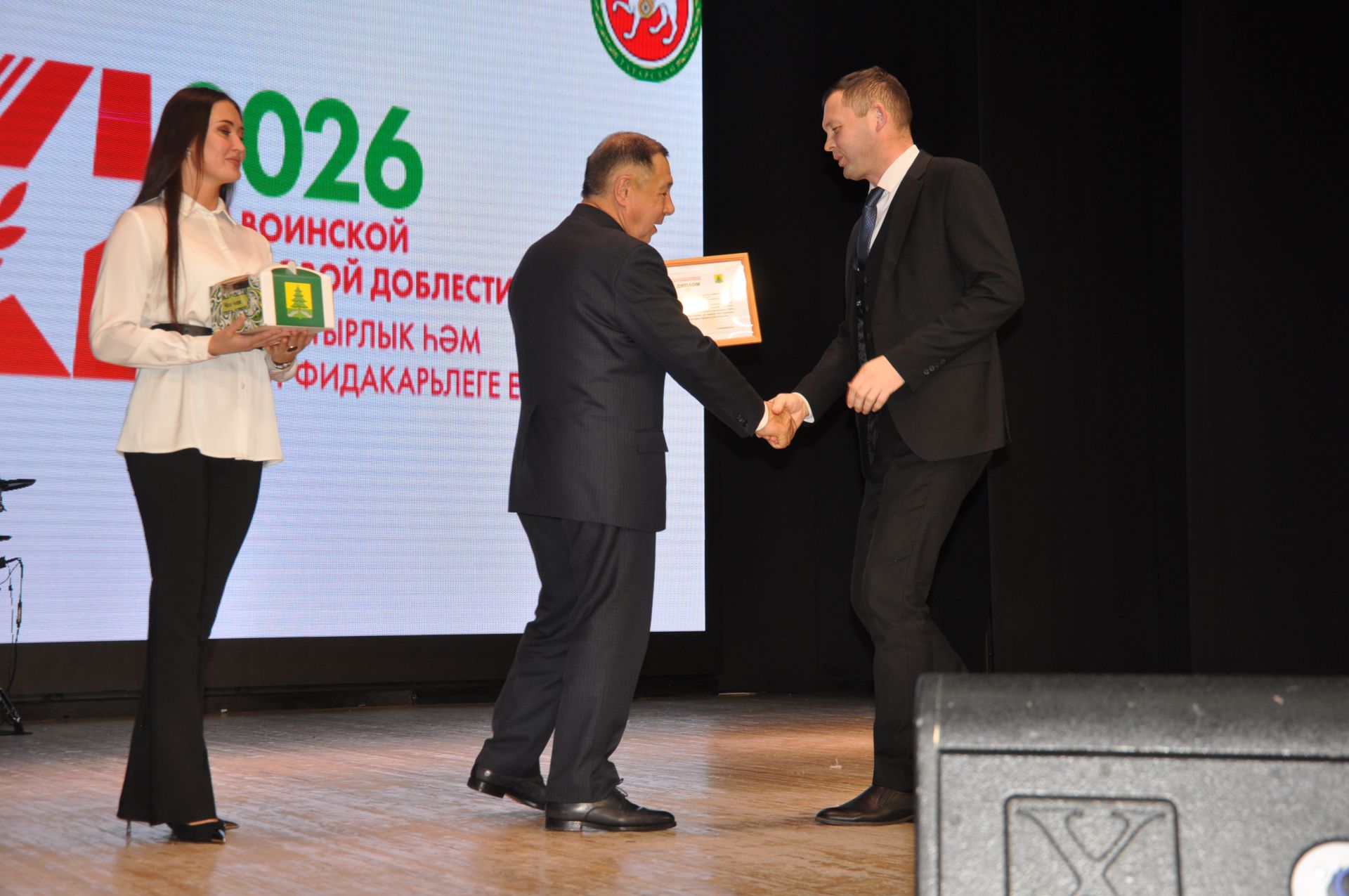 Район мәдәният йортында Җиңүнең 80 еллыгына багышланган иҗат фестиваленә йомгак ясадылар (фоторепортаж)