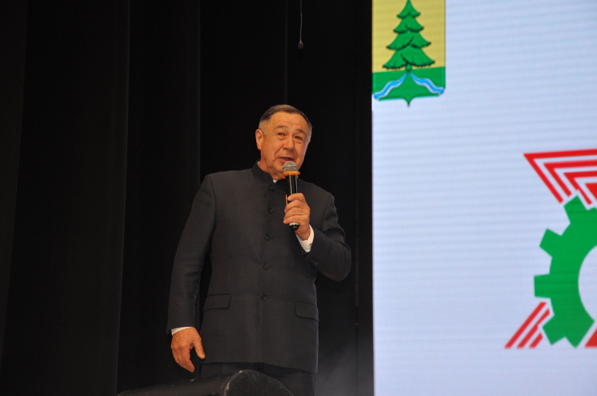 Район мәдәният йортында Җиңүнең 80 еллыгына багышланган иҗат фестиваленә йомгак ясадылар (фоторепортаж)