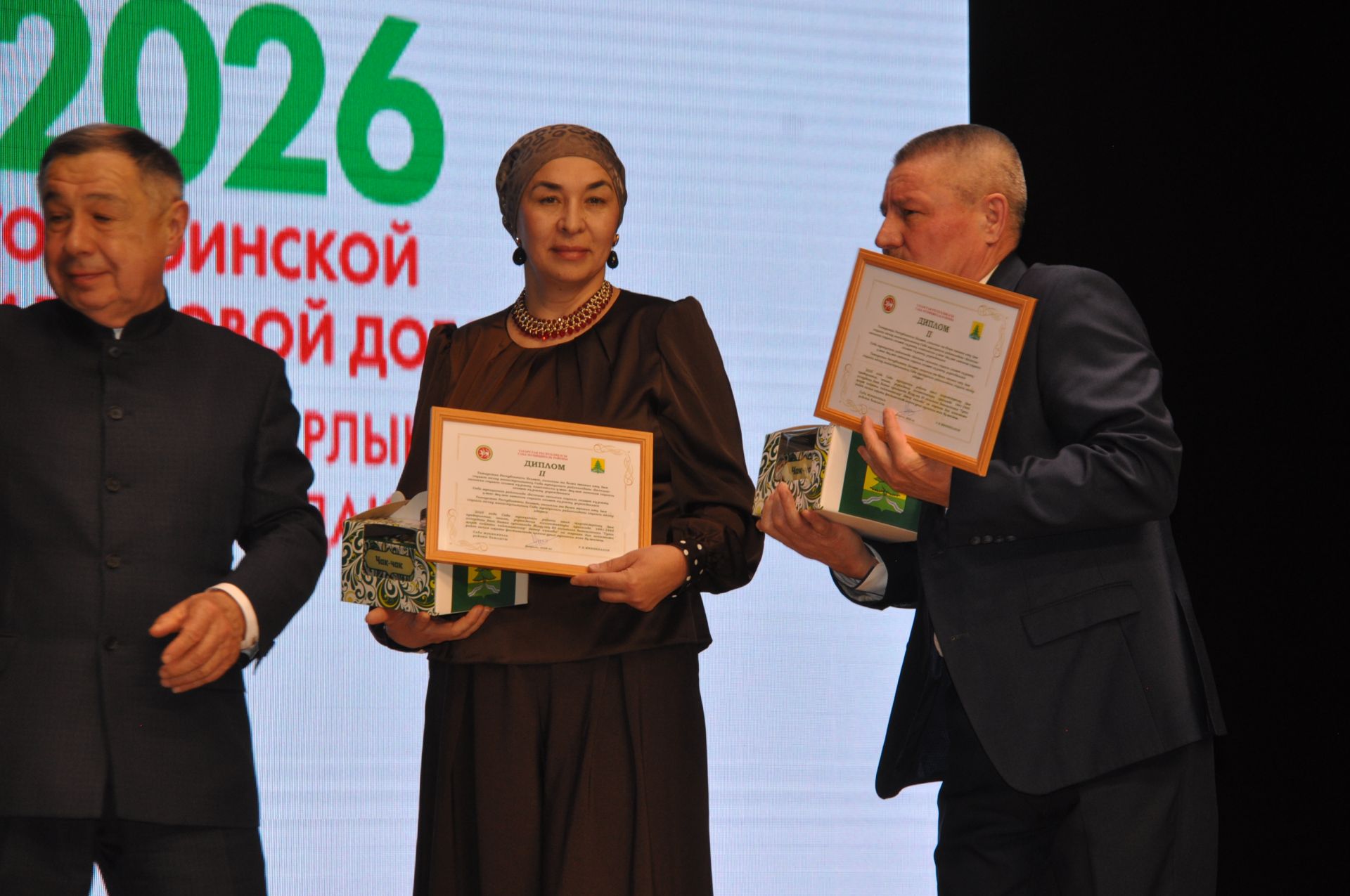 Район мәдәният йортында Җиңүнең 80 еллыгына багышланган иҗат фестиваленә йомгак ясадылар (фоторепортаж)