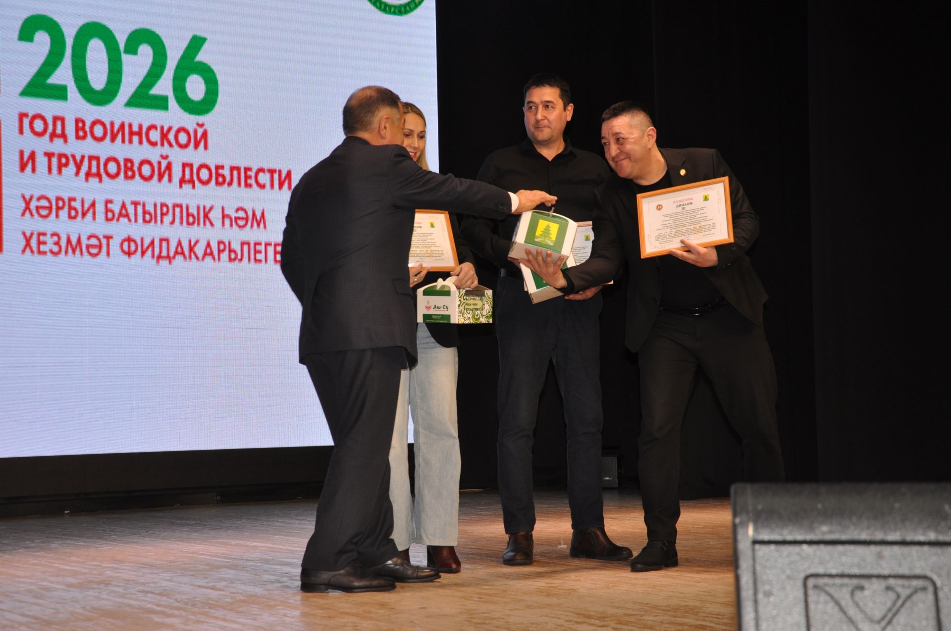 Район мәдәният йортында Җиңүнең 80 еллыгына багышланган иҗат фестиваленә йомгак ясадылар (фоторепортаж)