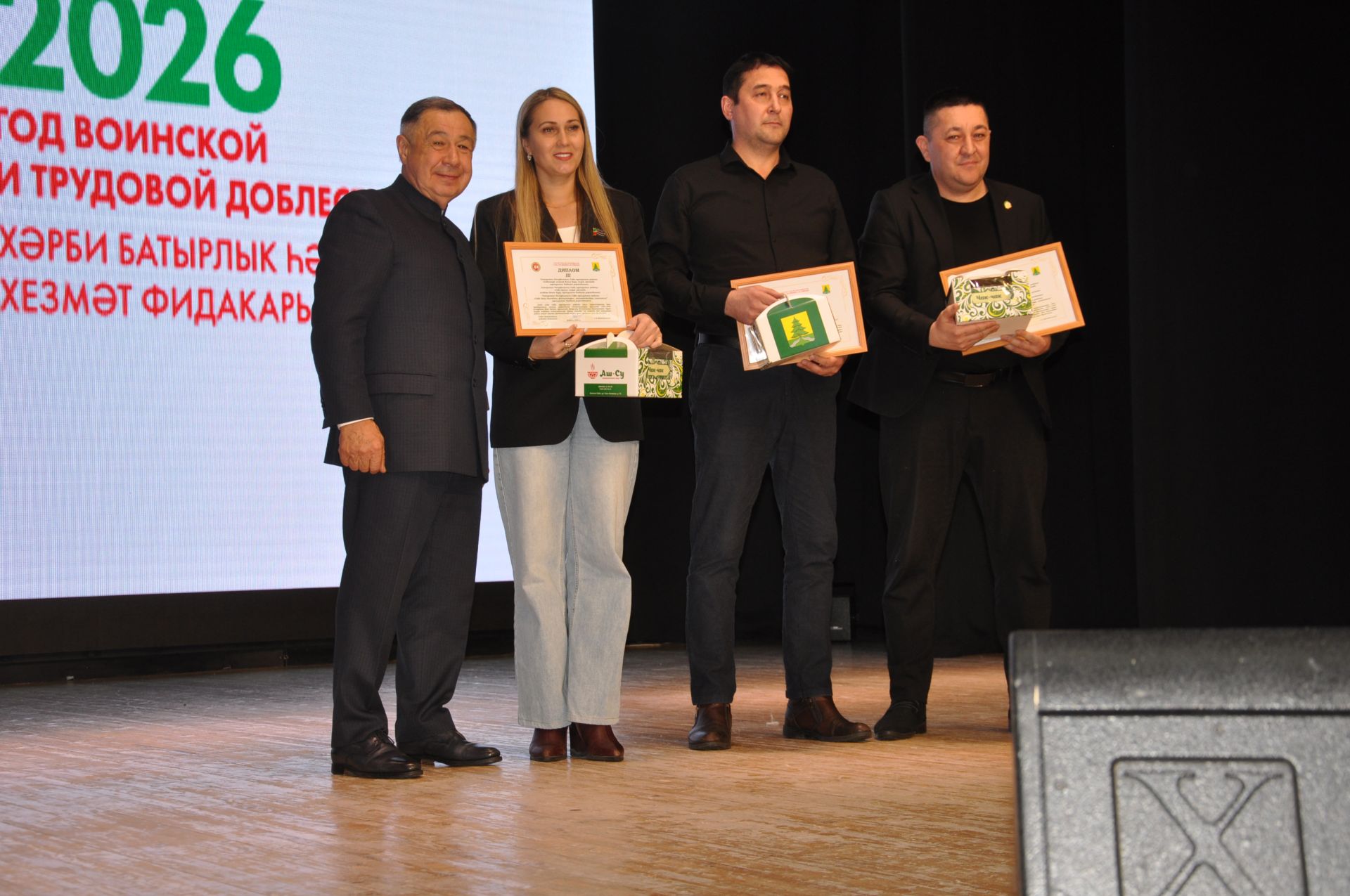 Район мәдәният йортында Җиңүнең 80 еллыгына багышланган иҗат фестиваленә йомгак ясадылар (фоторепортаж)