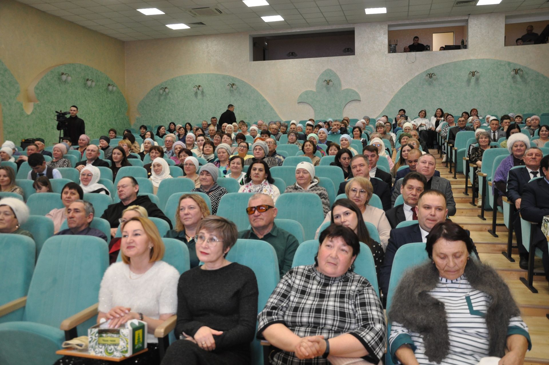 Район мәдәният йортында Җиңүнең 80 еллыгына багышланган иҗат фестиваленә йомгак ясадылар (фоторепортаж)