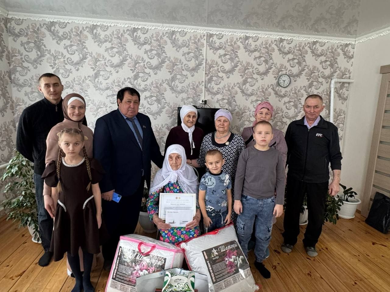 Алан -Елга авылында яшәүче Асия Гайнанованы 95 яшьлек олы юбилее белән тәбрикләделәр