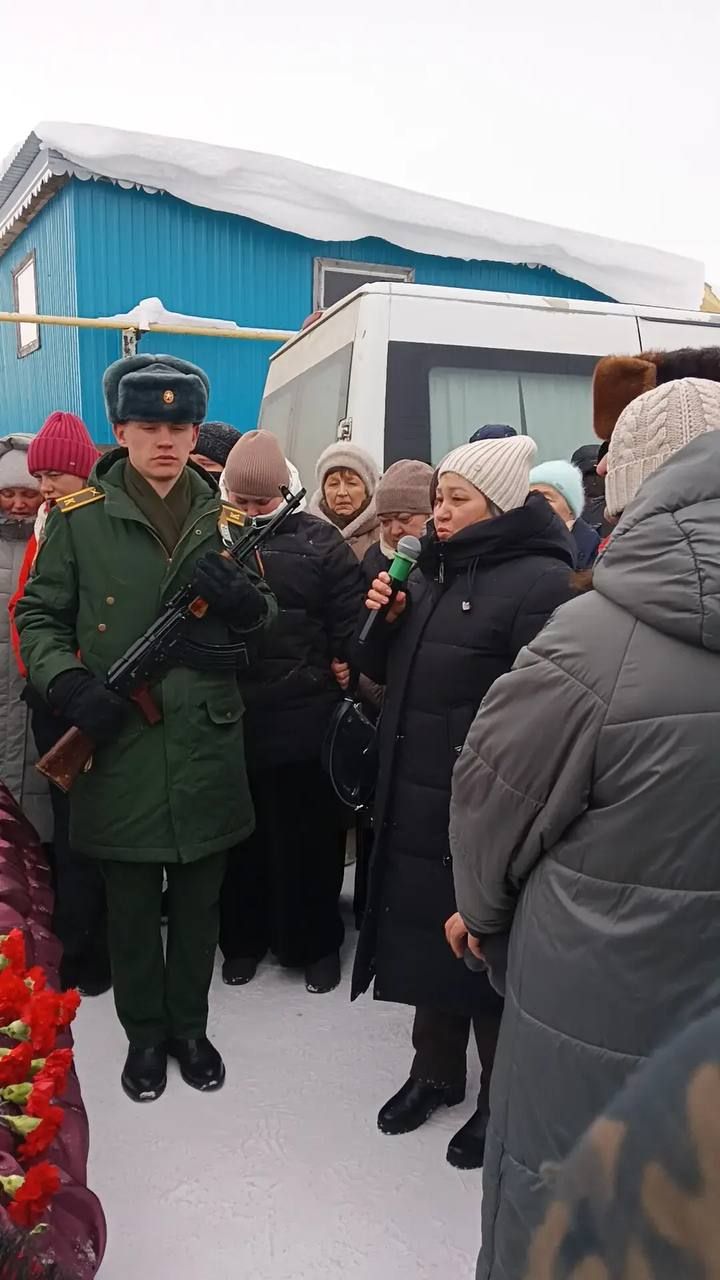 Шәмәрдәндә махсус хәрби операциядә батырларча һәлак булган райондашыбыз  Рафаэль Емельянов белән хушлаштылар