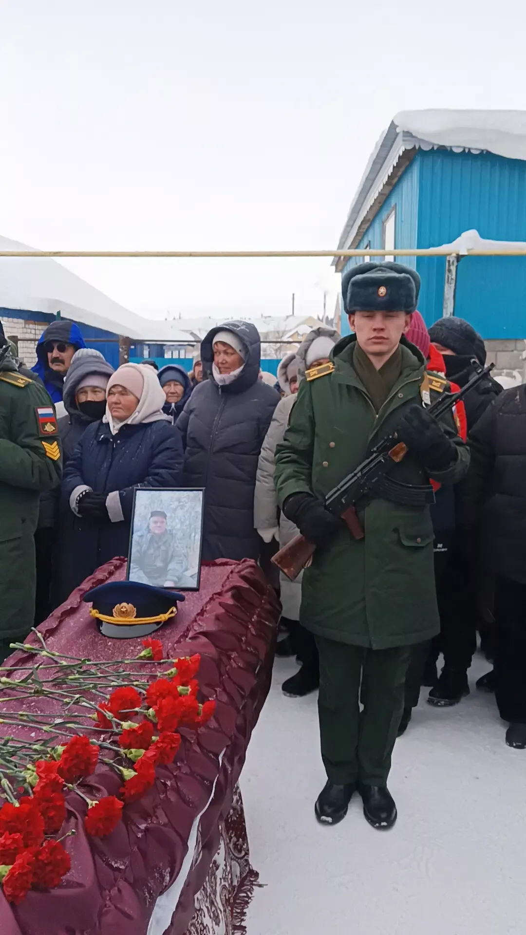 Шәмәрдәндә махсус хәрби операциядә батырларча һәлак булган райондашыбыз  Рафаэль Емельянов белән хушлаштылар