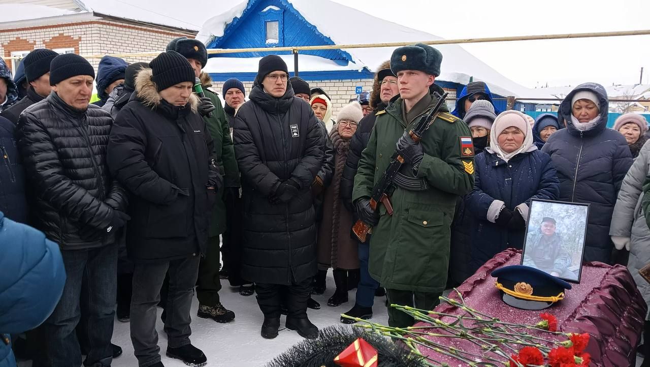 Шәмәрдәндә махсус хәрби операциядә батырларча һәлак булган райондашыбыз  Рафаэль Емельянов белән хушлаштылар