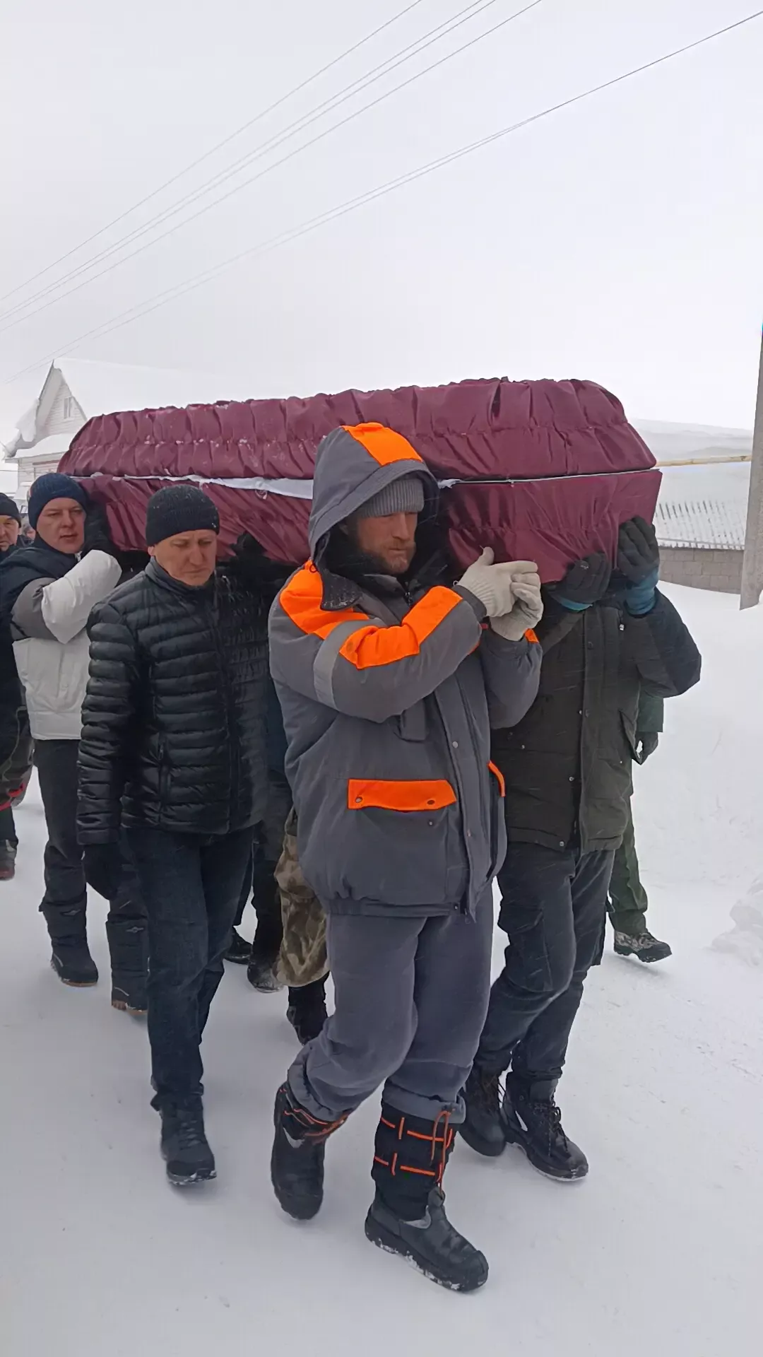 Шәмәрдәндә махсус хәрби операциядә батырларча һәлак булган райондашыбыз  Рафаэль Емельянов белән хушлаштылар