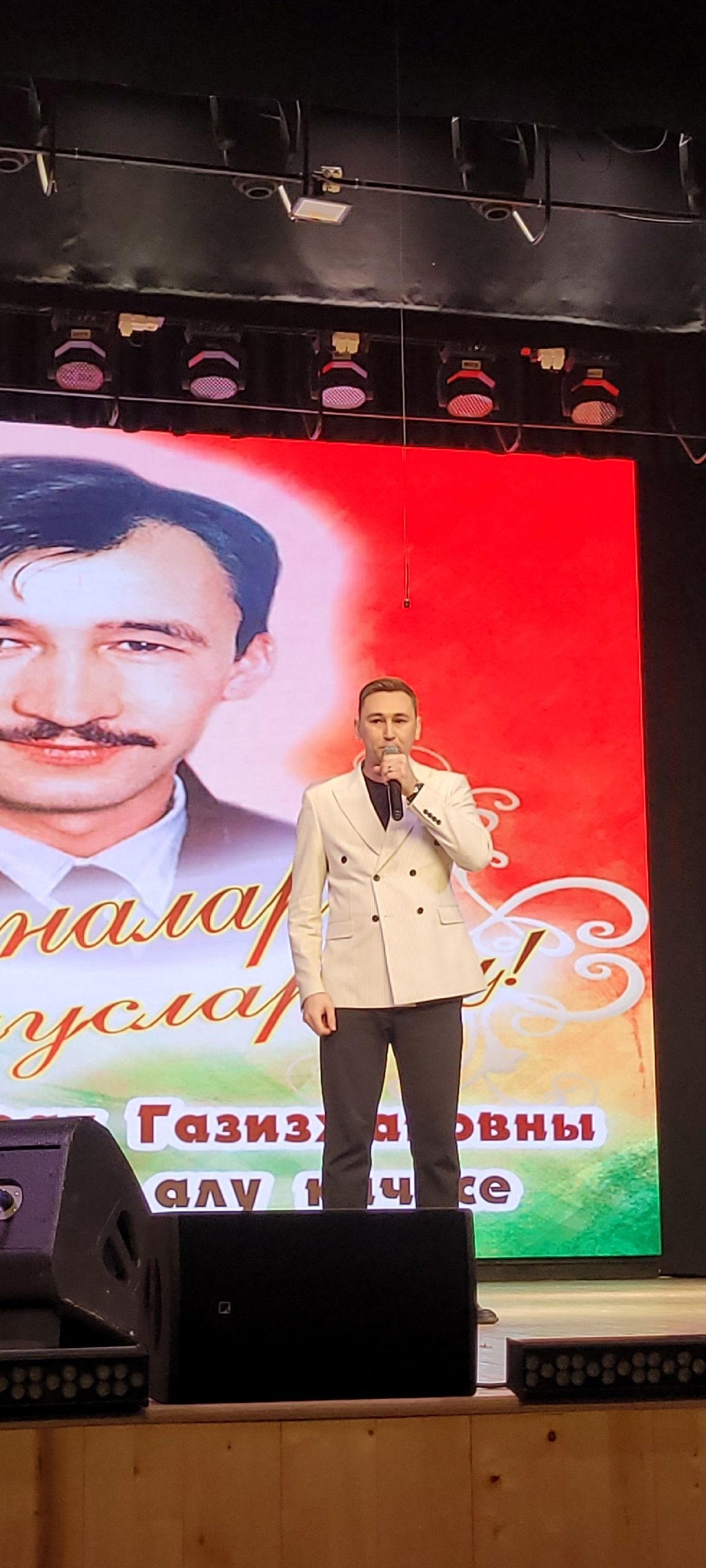 Сабада вакытсыз вафат булган үзешчән шагыйрь, укытучы Илфат Газизҗановны искә алдылар