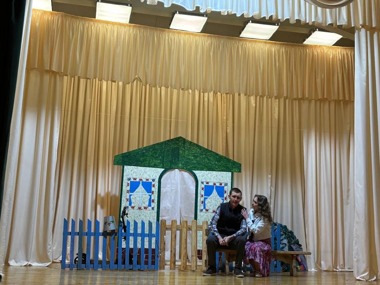 Шекшенең «Нур» театр коллективы «Корт» спектакленең премьерасын күрсәтте