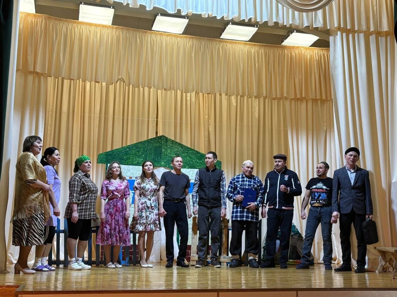 Шекшенең «Нур» театр коллективы «Корт» спектакленең премьерасын күрсәтте