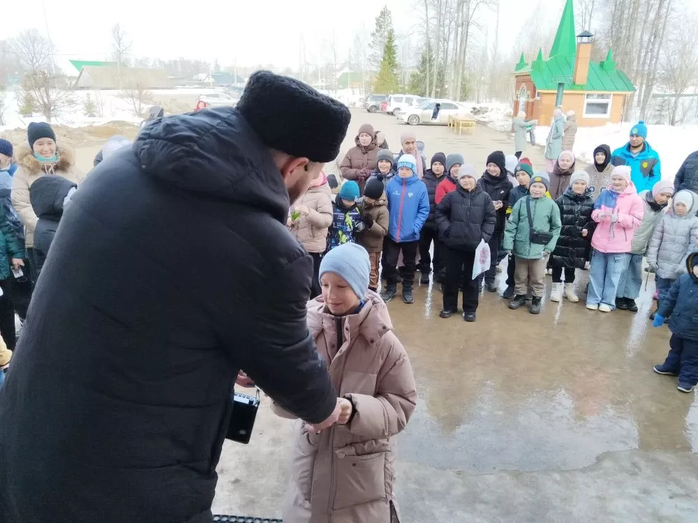 Лесхоз бистәсенең «Нургали мәчете» янында балалар өчен «Нурлы Рамазан» дип исемләнгән бәйрәм узды