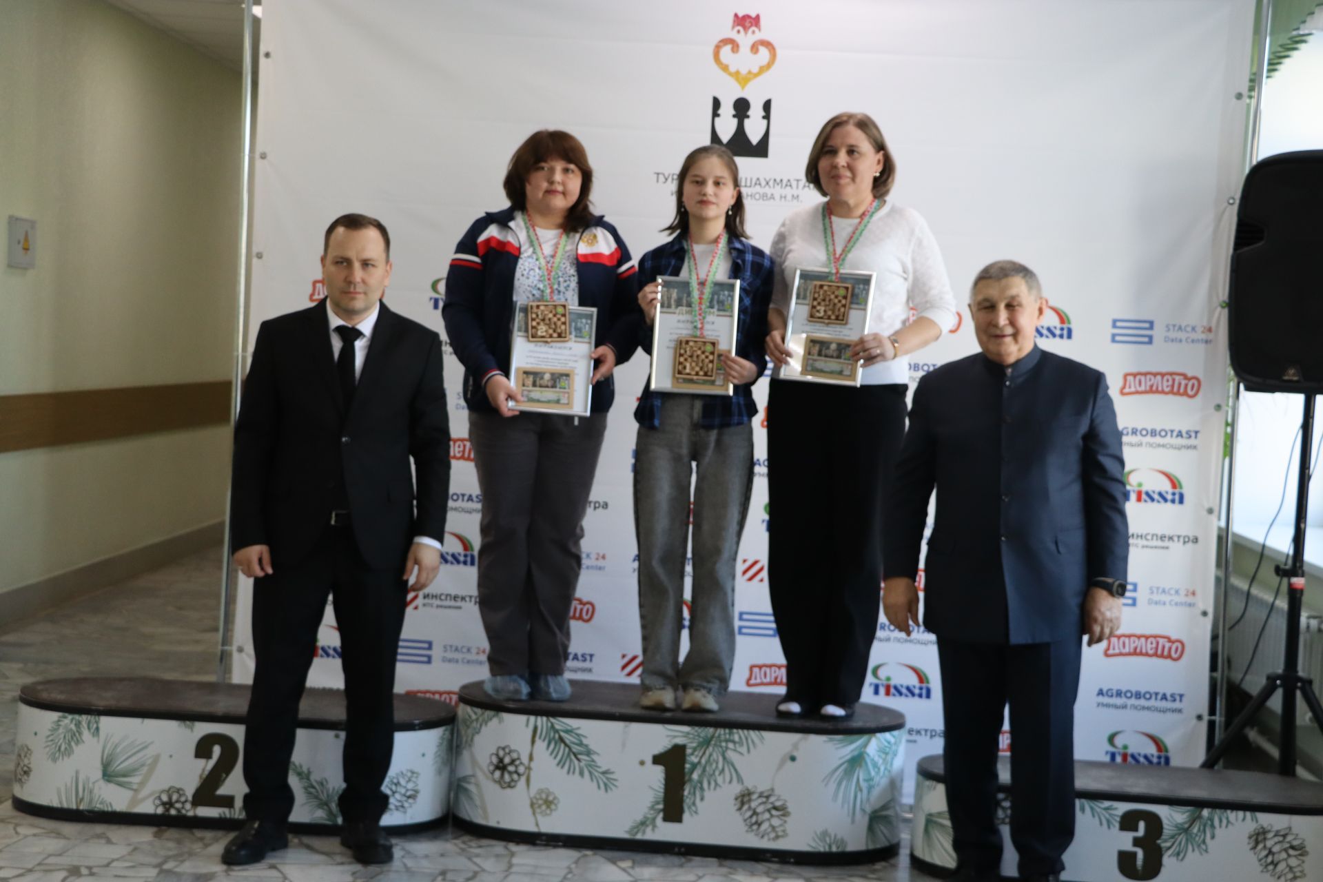 Лесхоз бистәсендә, урта мәктәп базасында легендар урманчы, РСФСРның һәм ТАССРның атказанган урманчысы Нургали Миңнехан улы Миңнеханов истәлегенә тизйөрешле шахмат буенча районара шәхси турнир оештырылды.