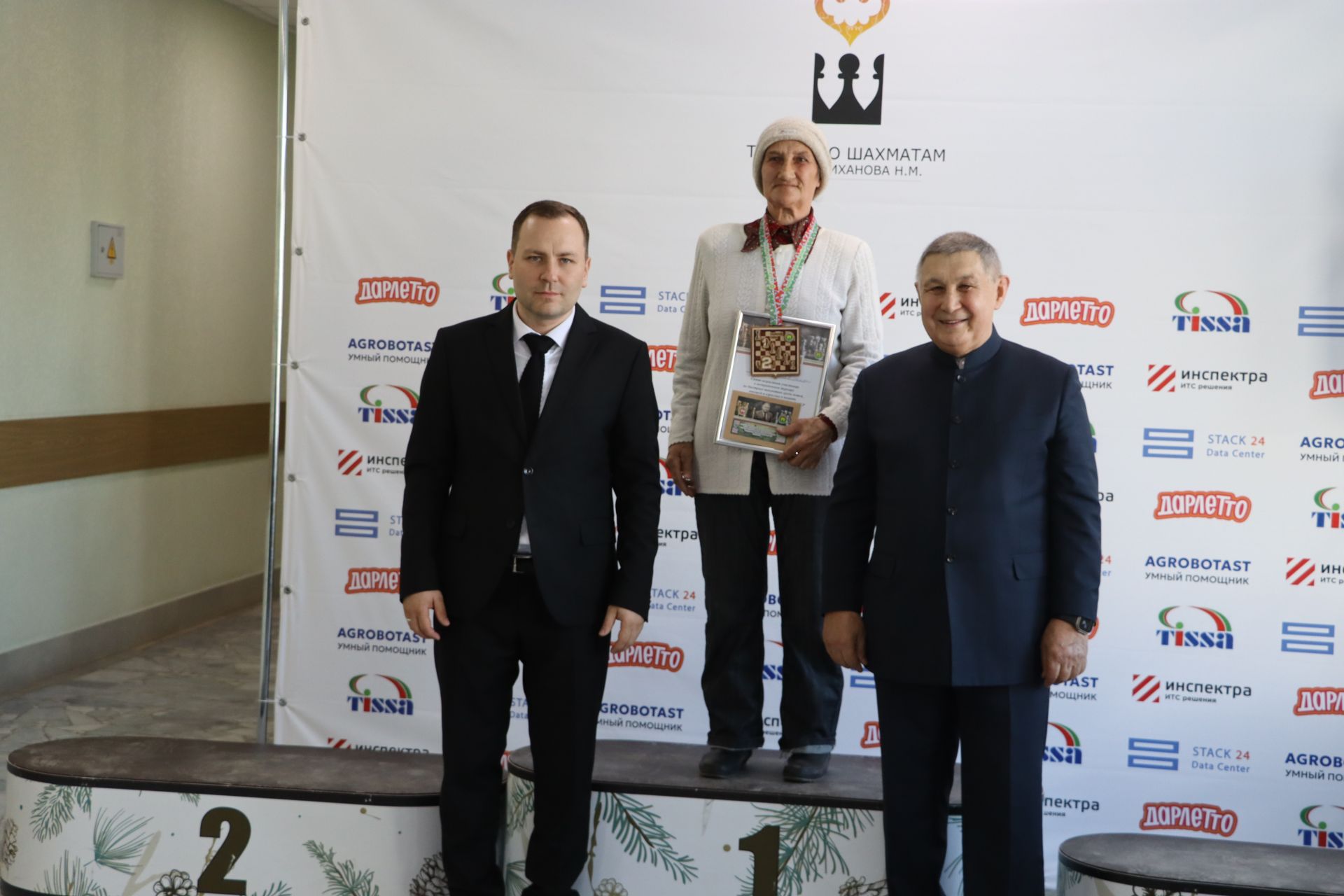 Лесхоз бистәсендә, урта мәктәп базасында легендар урманчы, РСФСРның һәм ТАССРның атказанган урманчысы Нургали Миңнехан улы Миңнеханов истәлегенә тизйөрешле шахмат буенча районара шәхси турнир оештырылды.