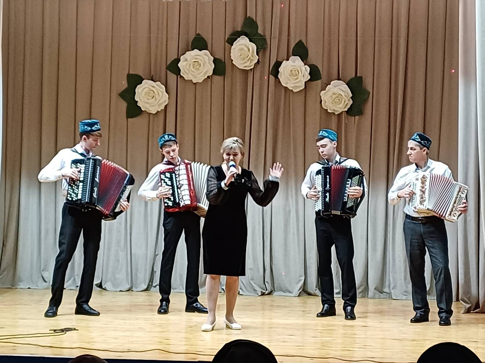 Олы Кибәче авыл клубында «Гармунчы булсын ярың» дип исемләнгән  концерт оештырылды