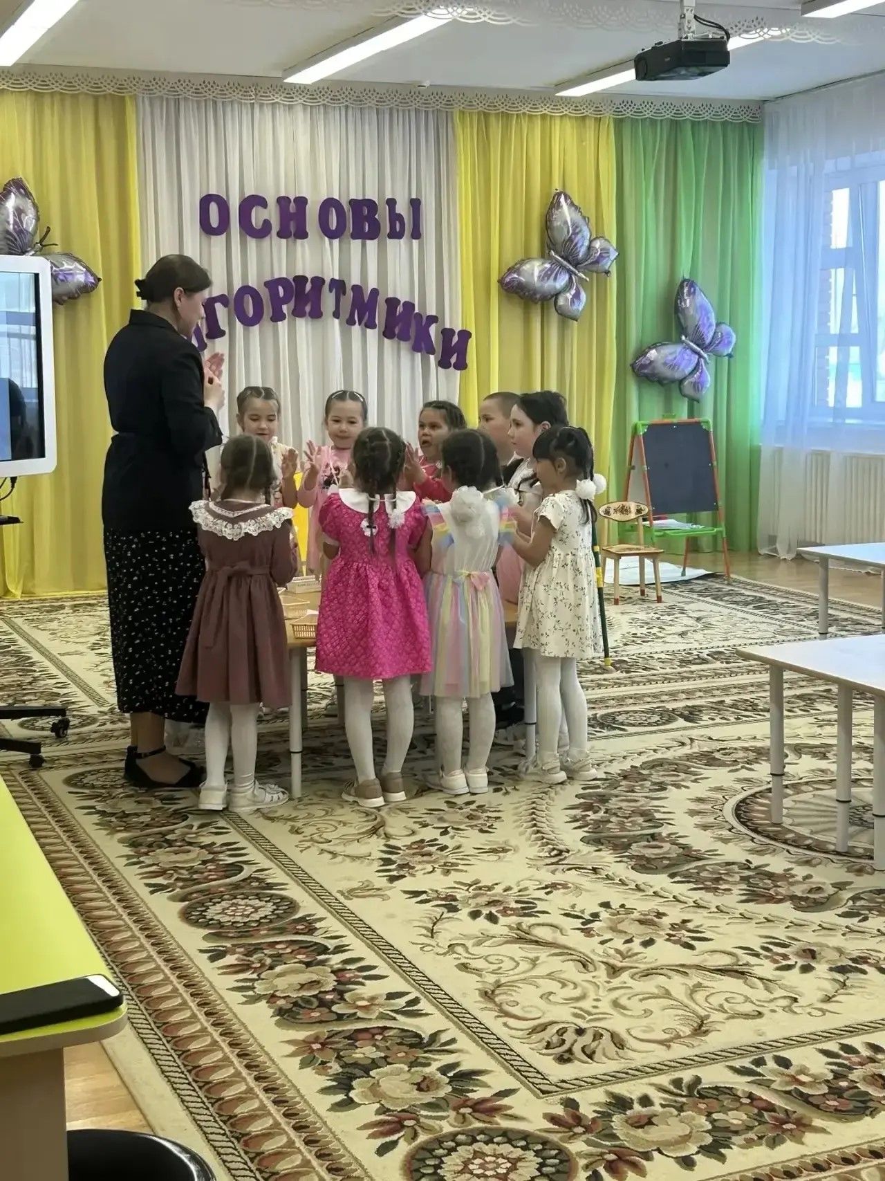 «Шоколад» балалар бакчасында  алгоритмика нигезләрен кертүгә багышланган республика семинары узды