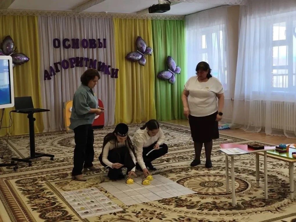 «Шоколад» балалар бакчасында  алгоритмика нигезләрен кертүгә багышланган республика семинары узды