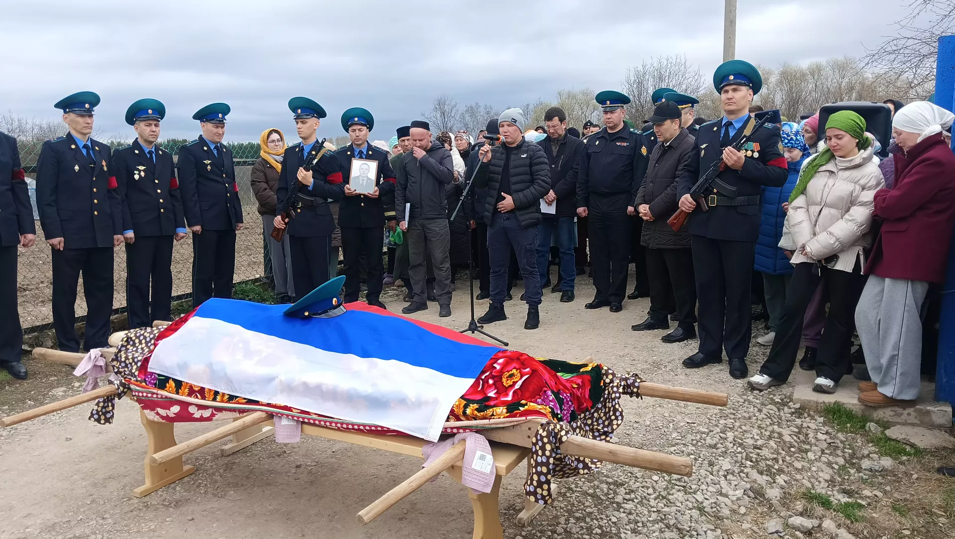 Туктар авылында хәрби егетне соңгы юлга озаттылар