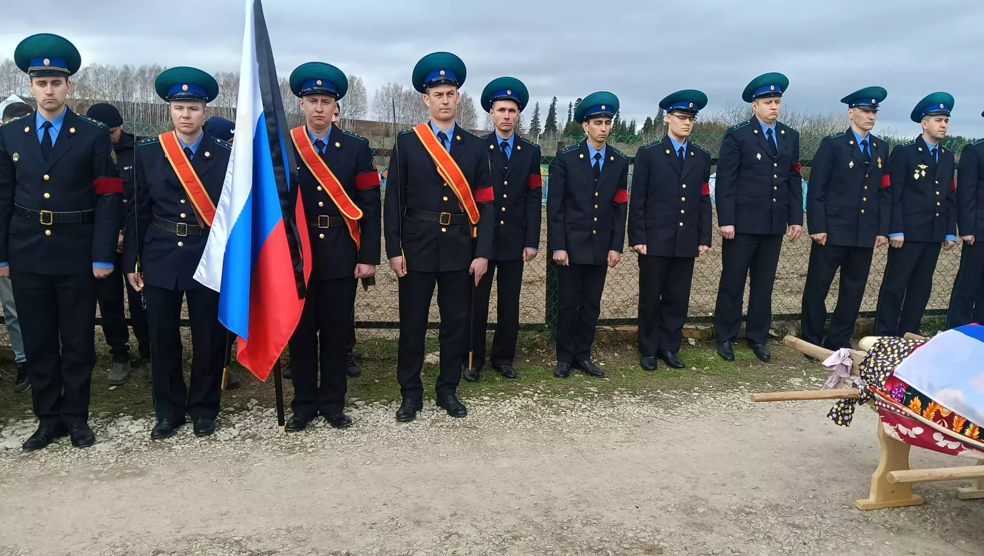 Туктар авылында хәрби егетне соңгы юлга озаттылар