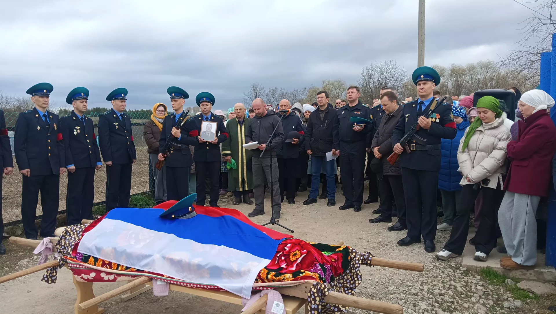 Туктар авылында хәрби егетне соңгы юлга озаттылар