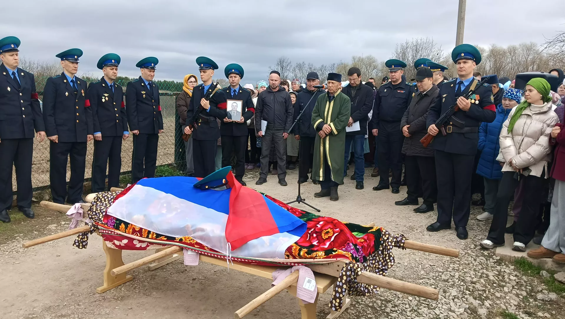 Туктар авылында хәрби егетне соңгы юлга озаттылар