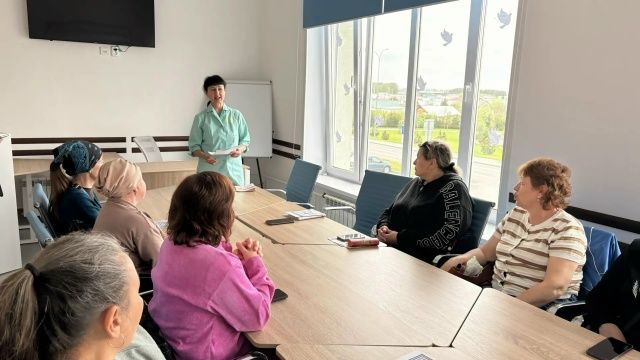 «Балкыш» халыкка социаль хезмәт күрсәтү үзәге «Деменцияле кешеләр белән аралашу үзенчәлекләре» дигән темага дәрес оештырды
