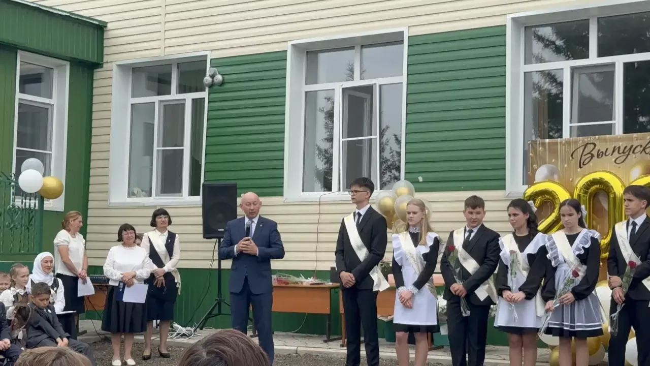 Бүген Юлбат урта мәктәбендә дә соңгы кыңгырау чыңлады