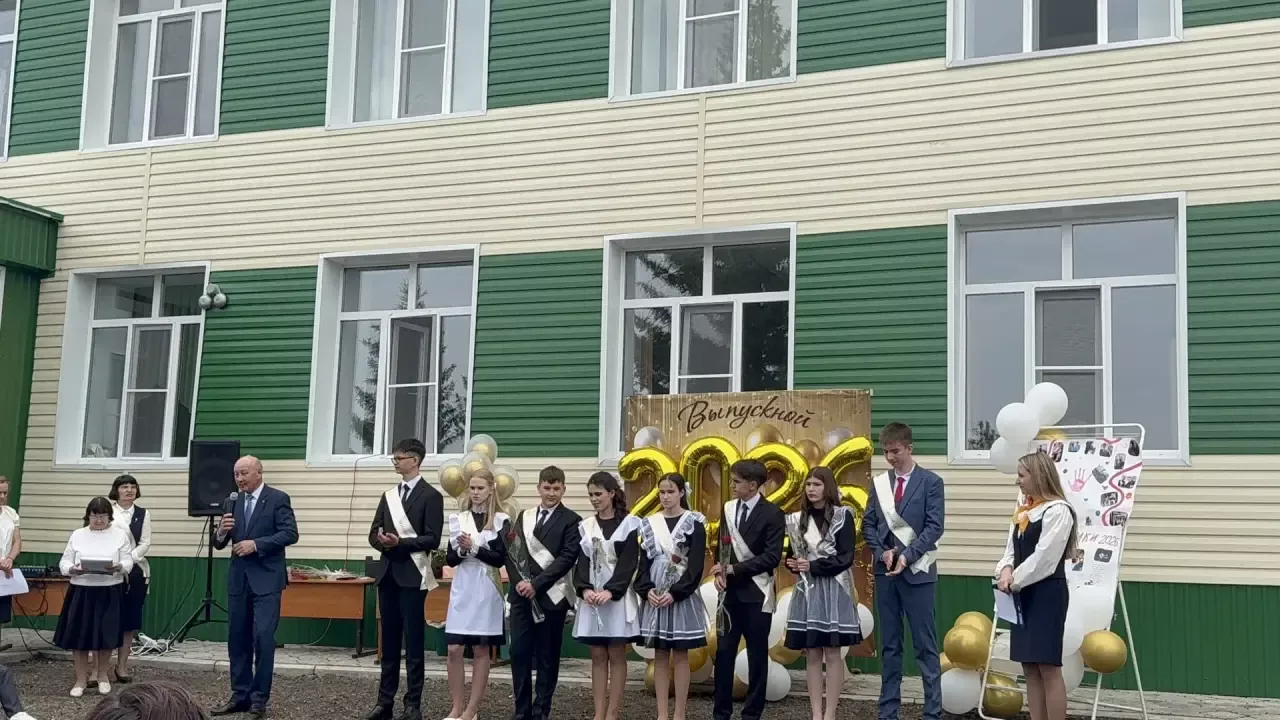 Бүген Юлбат урта мәктәбендә дә соңгы кыңгырау чыңлады