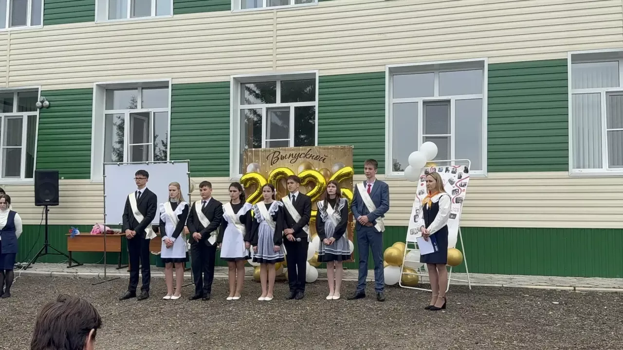 Бүген Юлбат урта мәктәбендә дә соңгы кыңгырау чыңлады