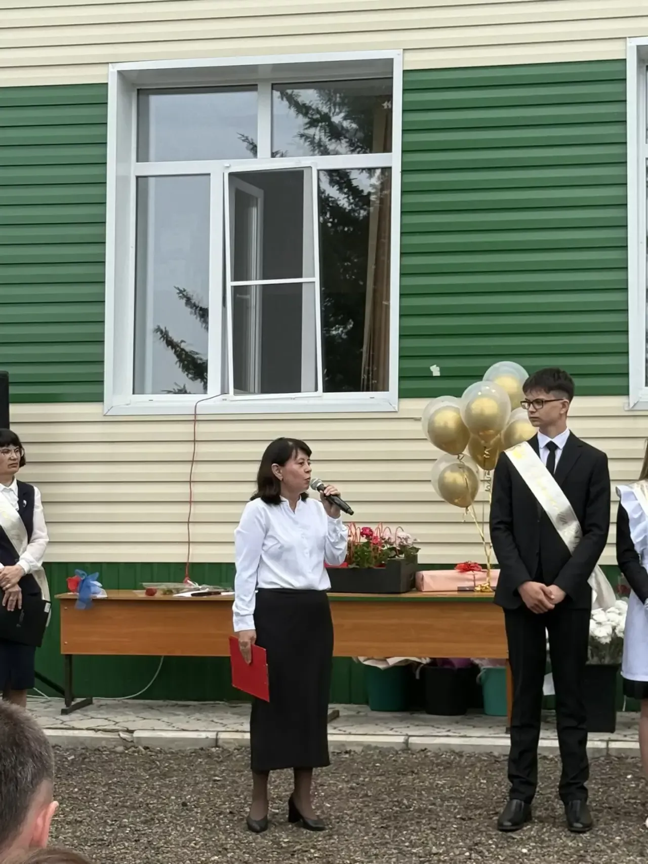 Бүген Юлбат урта мәктәбендә дә соңгы кыңгырау чыңлады